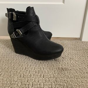 Sbicca Javeira Buckle Wedge Bootie - Sz:  8.5